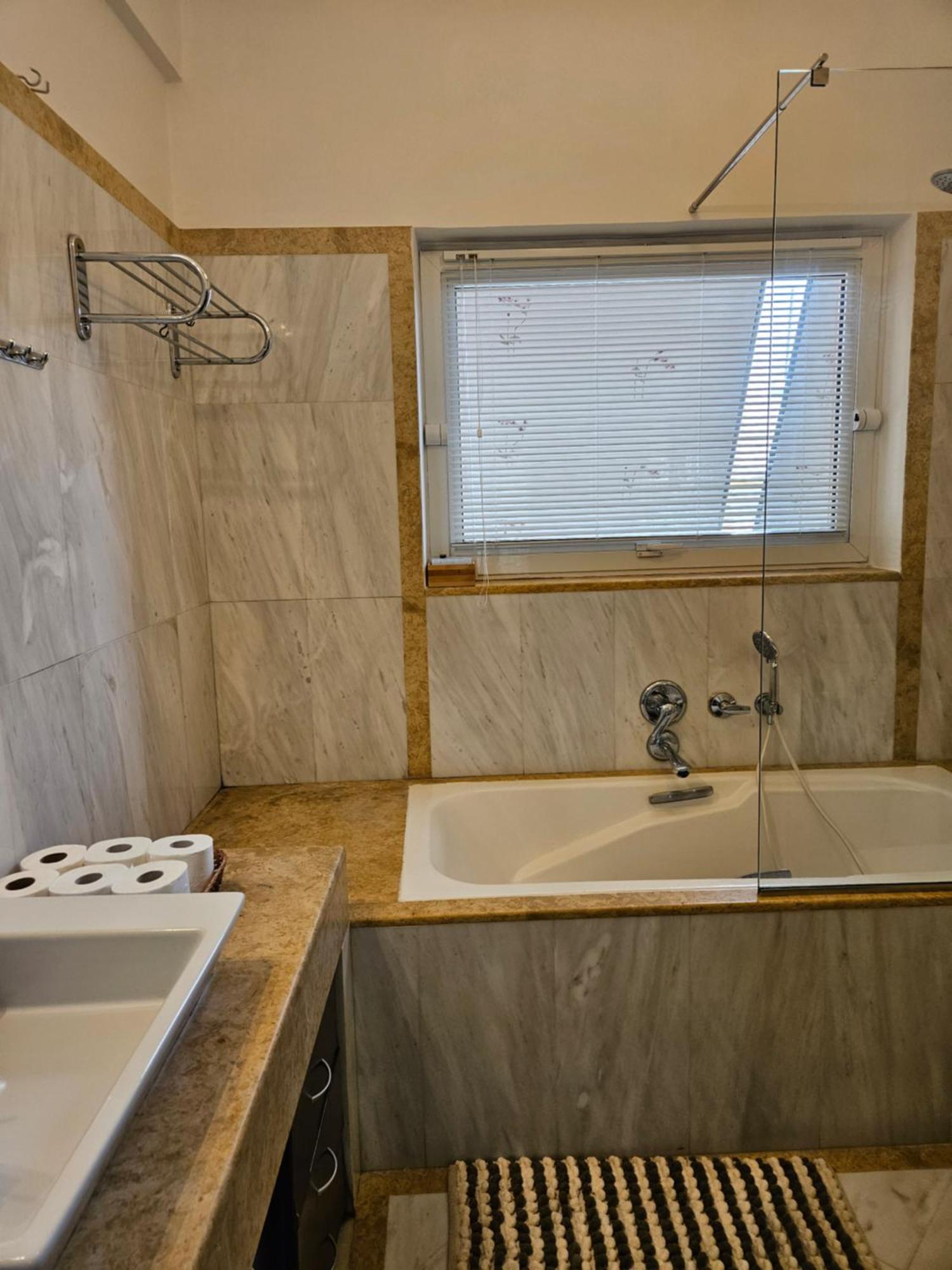 3 Bedder Condo In Ilisia, Megaro Mousikis Афины Экстерьер фото